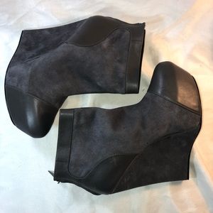 Rock and Republic Alicia Wedge Bootie size 9